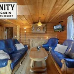 Trinity Log Wellness بيت للعطل Štrba